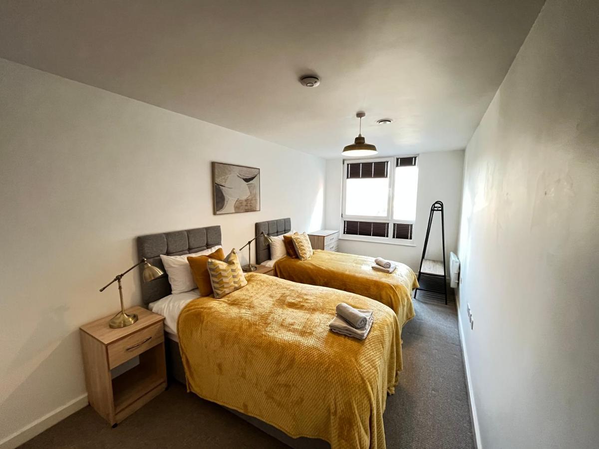 2 Bedroom, 2 Bathroom Modern Apartment Close To Ocean Village, Free Parking, Single Or Double Beds Southampton Exterior photo