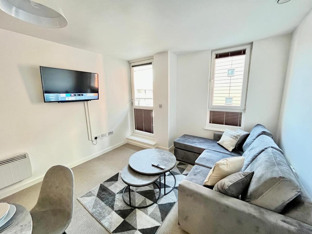 2 Bedroom, 2 Bathroom Modern Apartment Close To Ocean Village, Free Parking, Single Or Double Beds Southampton Exterior photo