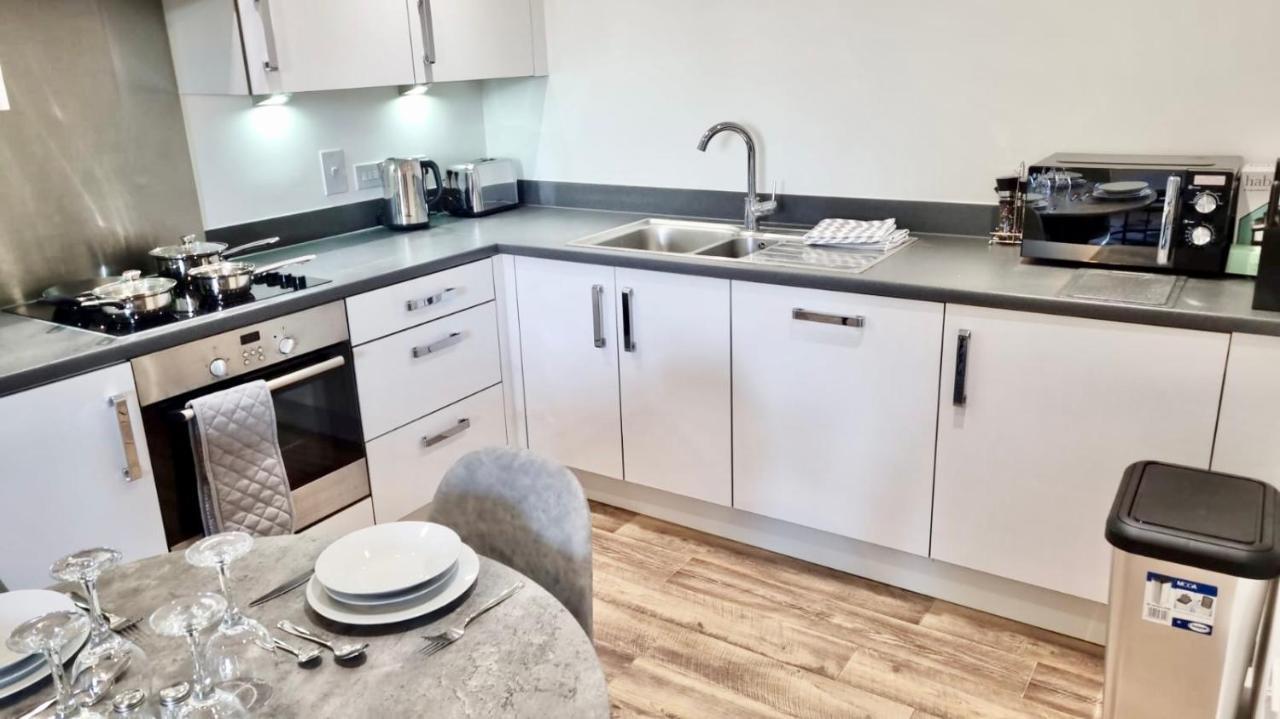 2 Bedroom, 2 Bathroom Modern Apartment Close To Ocean Village, Free Parking, Single Or Double Beds Southampton Exterior photo